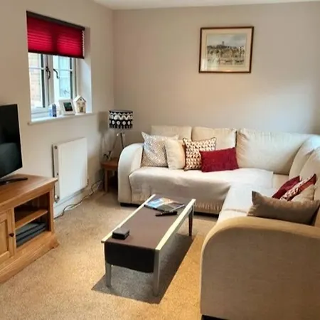 Elegant 2bd Townhouse In Thirsk: Cozy & Stylish Thirsk